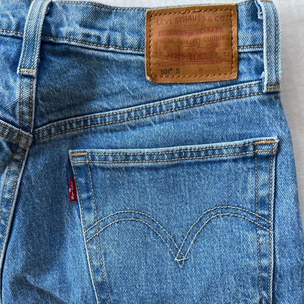 Levi's Women's Straight Leg Blue Jeans - Picture 4 of 7